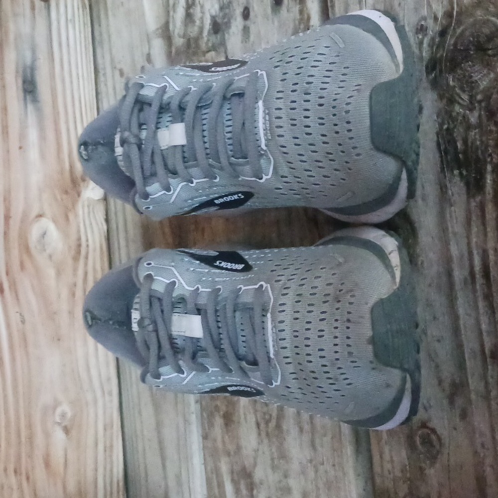 Brooks Gray Athletic Shoes - Picture 5 of 13